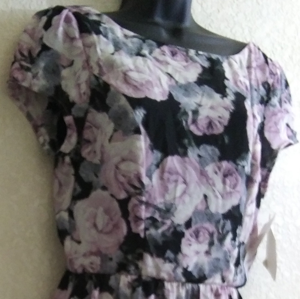 Simply Vera Wang Vera Wang, purple roses, dress.